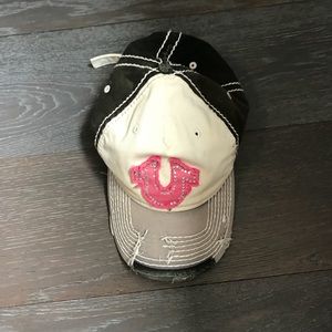 TRUE RELIGION women’s cap. ONE SIZE